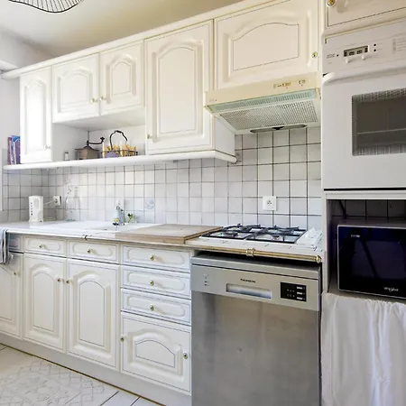 3 Bedroom Gorgeous In Royan