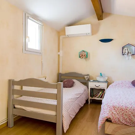 3 Bedroom Gorgeous In Prázdninový dům Royan