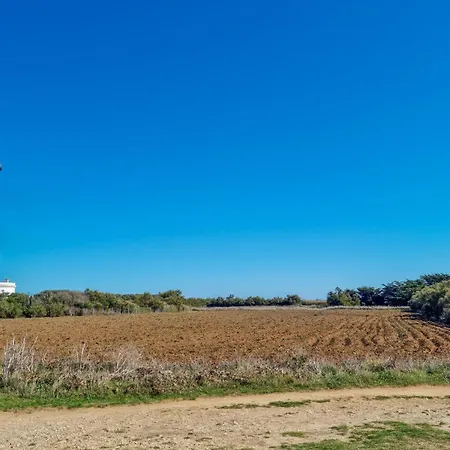 3 Bedroom Gorgeous Home In Royan