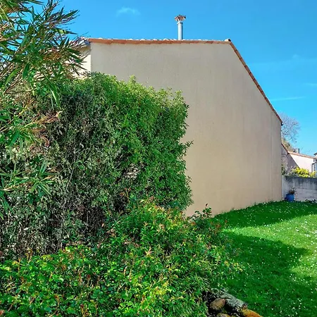 3 Bedroom Gorgeous In Prázdninový dům *